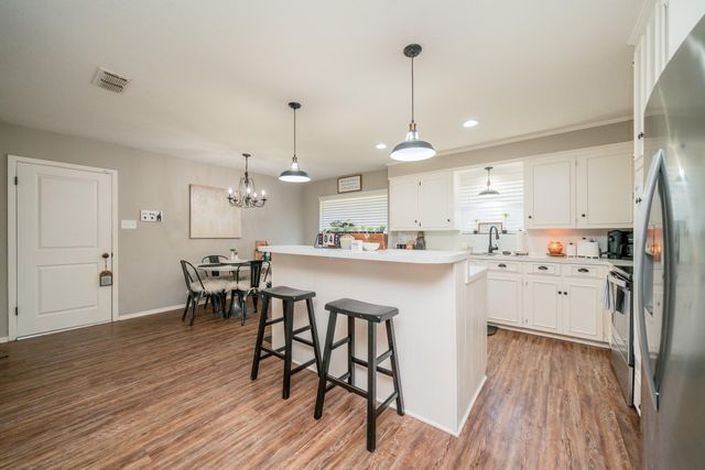 317 E Robinwood, White Oak, TX 75693