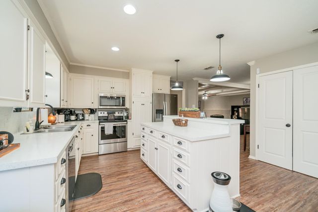 317 E Robinwood, White Oak, TX 75693