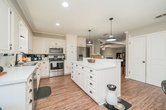 317 E Robinwood, White Oak, TX 75693