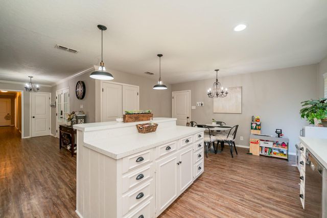 317 E Robinwood, White Oak, TX 75693
