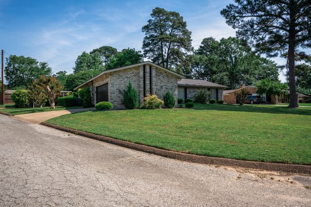 317 E Robinwood, White Oak, TX 75693