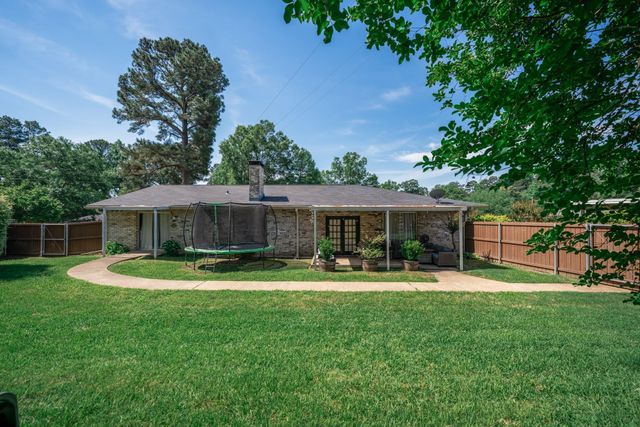 317 E Robinwood, White Oak, TX 75693