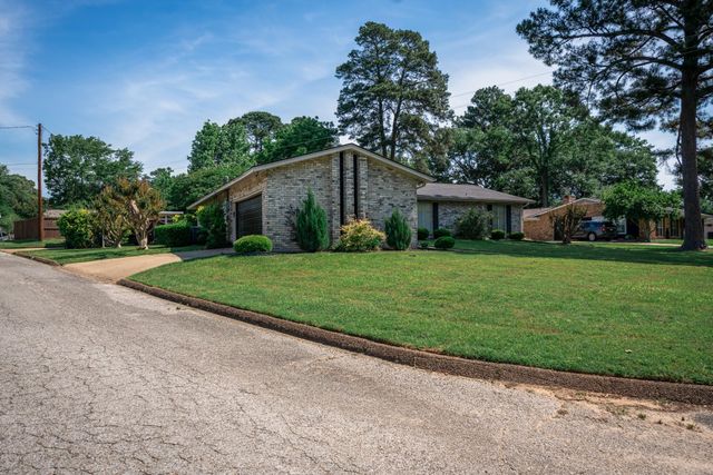 317 E Robinwood, White Oak, TX 75693