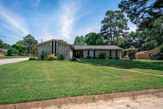 317 E Robinwood, White Oak, TX 75693