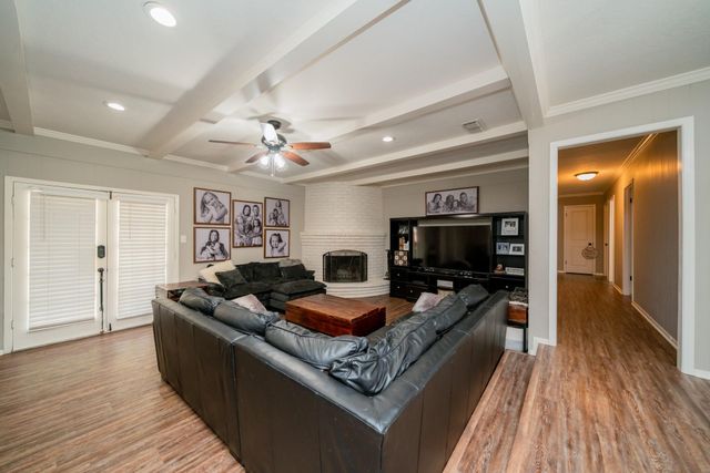 317 E Robinwood, White Oak, TX 75693