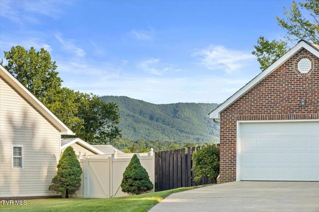 11 Mannington Court, Johnson City, TN 37604