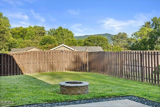 11 Mannington Court, Johnson City, TN 37604