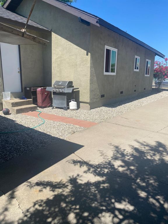 3011 Anne St, Stockton, CA 95206