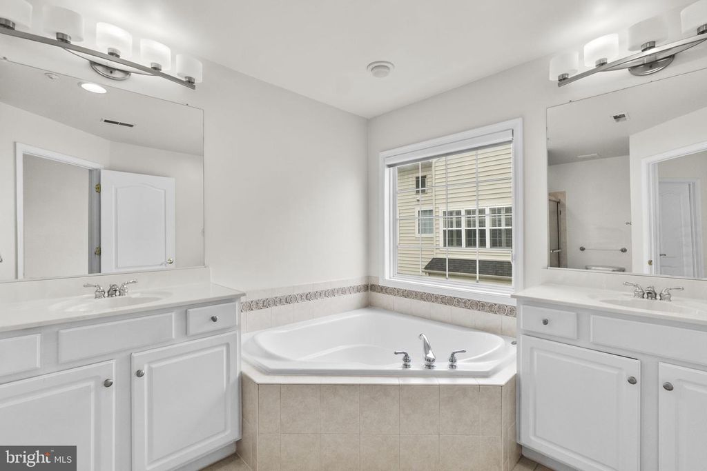 Image 17 of property listing at 10228 RUTLAND ROUND RD #26, Columbia, MD 21044