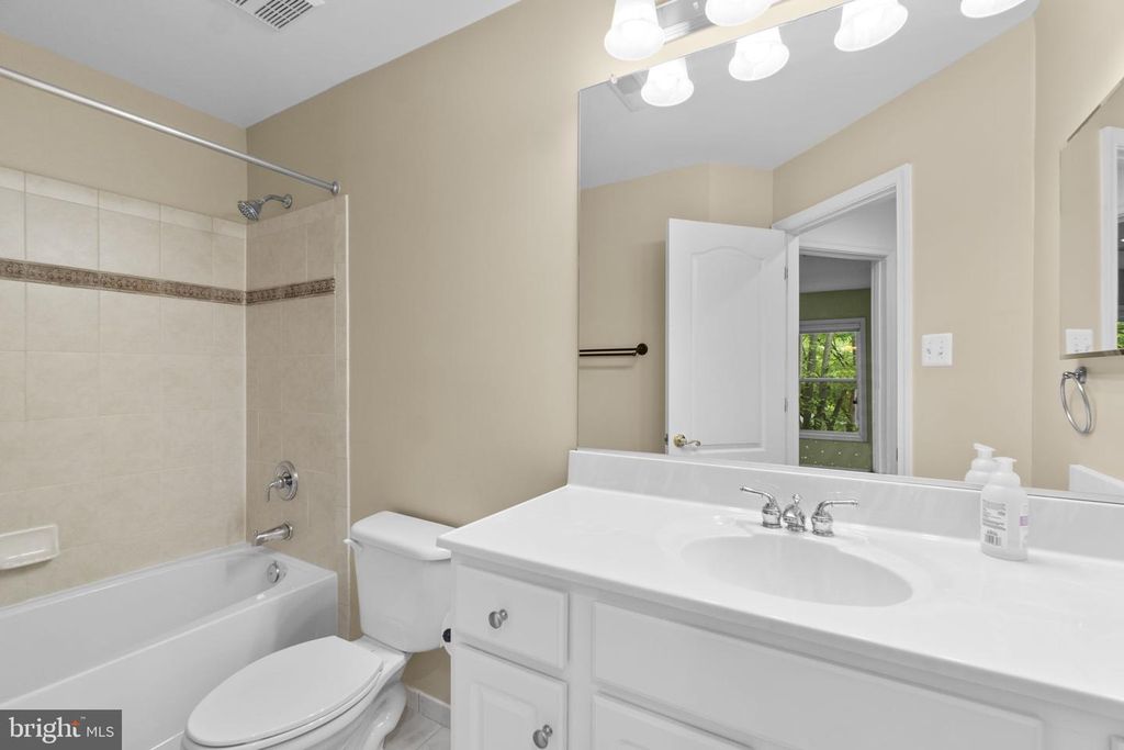 Image 21 of property listing at 10228 RUTLAND ROUND RD #26, Columbia, MD 21044
