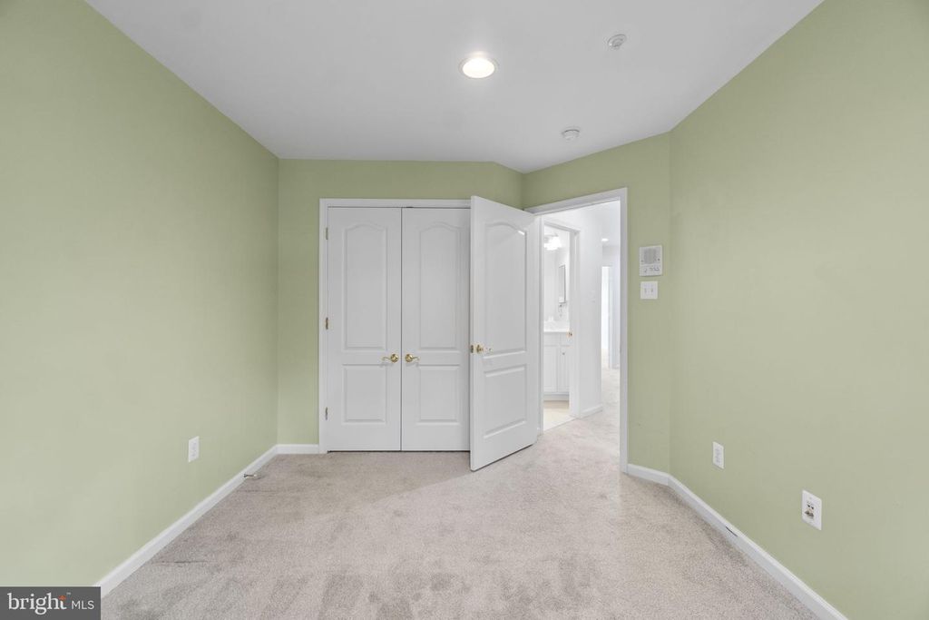 Image 24 of property listing at 10228 RUTLAND ROUND RD #26, Columbia, MD 21044