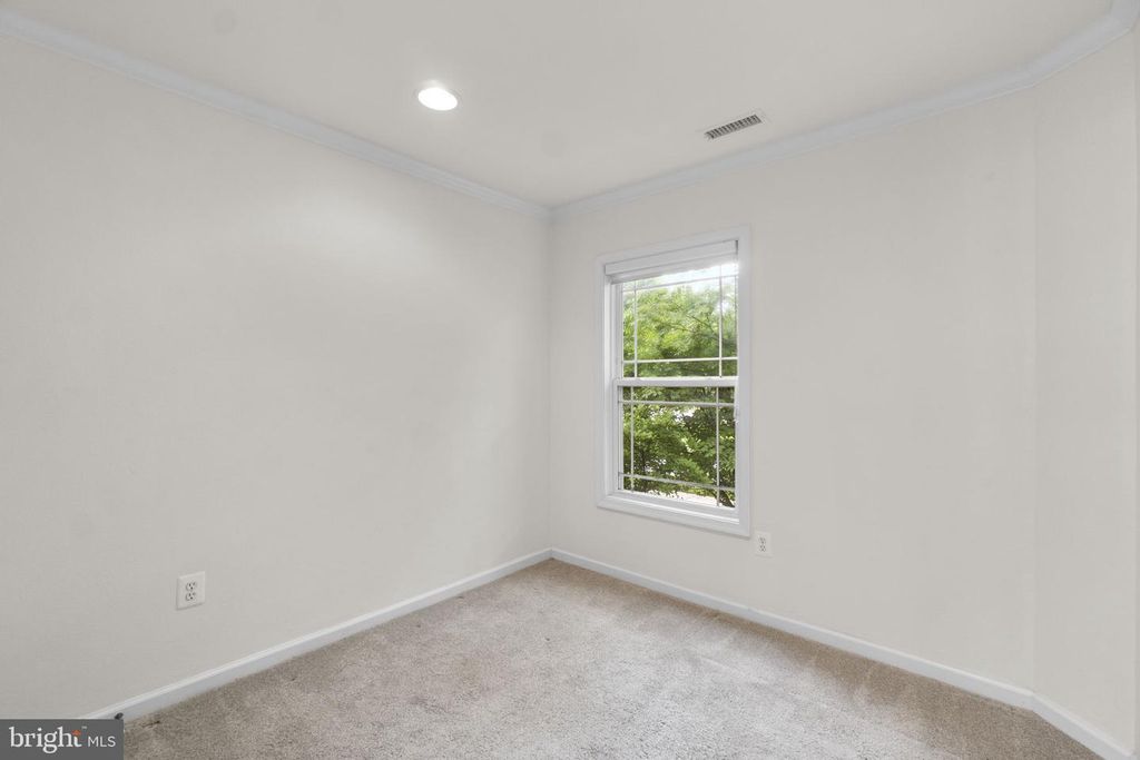 Image 26 of property listing at 10228 RUTLAND ROUND RD #26, Columbia, MD 21044