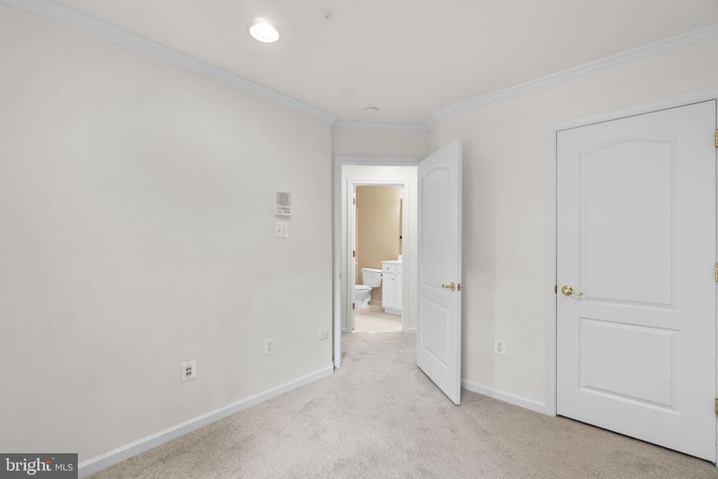Image 27 of property listing at 10228 RUTLAND ROUND RD #26, Columbia, MD 21044