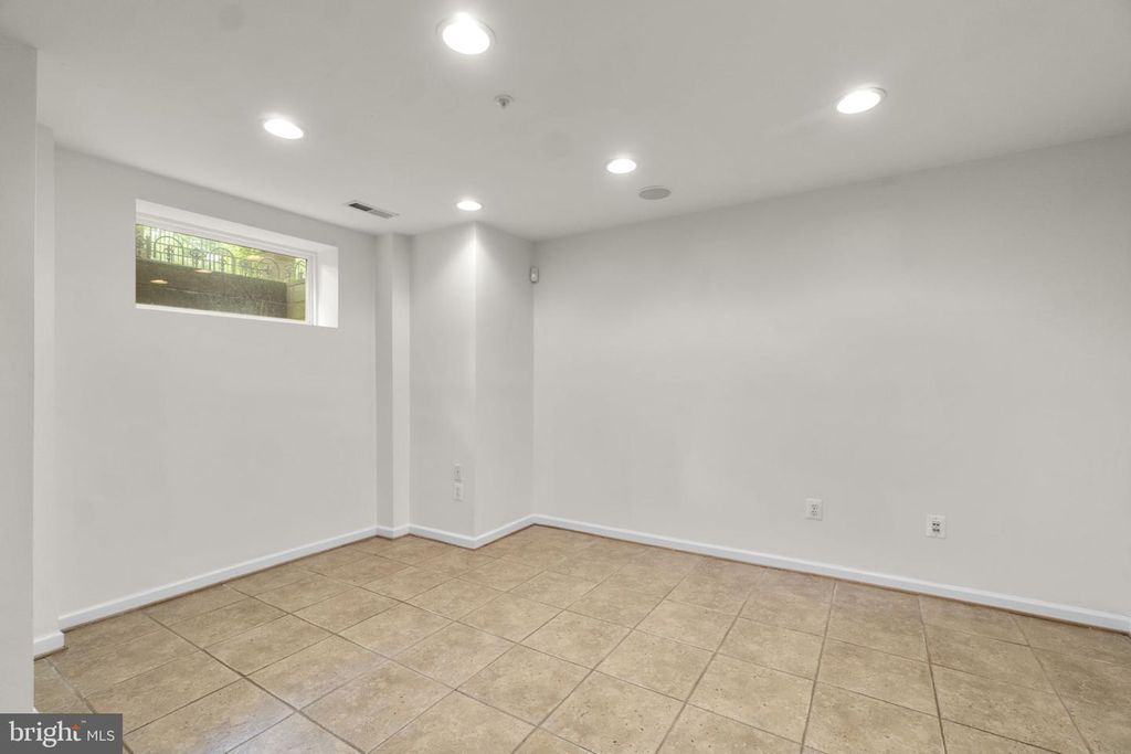 Image 29 of property listing at 10228 RUTLAND ROUND RD #26, Columbia, MD 21044