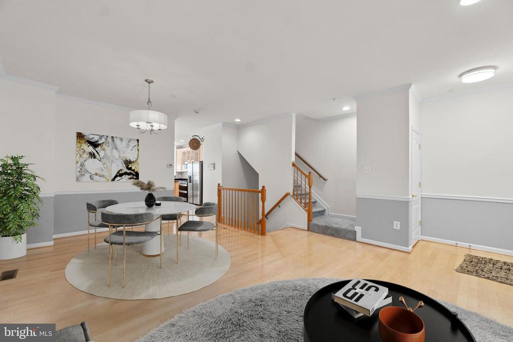 Image 3 of property listing at 10228 RUTLAND ROUND RD #26, Columbia, MD 21044