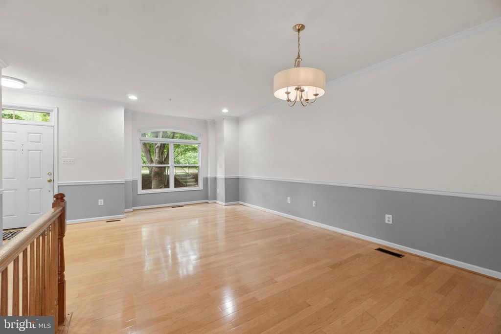 Image 6 of property listing at 10228 RUTLAND ROUND RD #26, Columbia, MD 21044