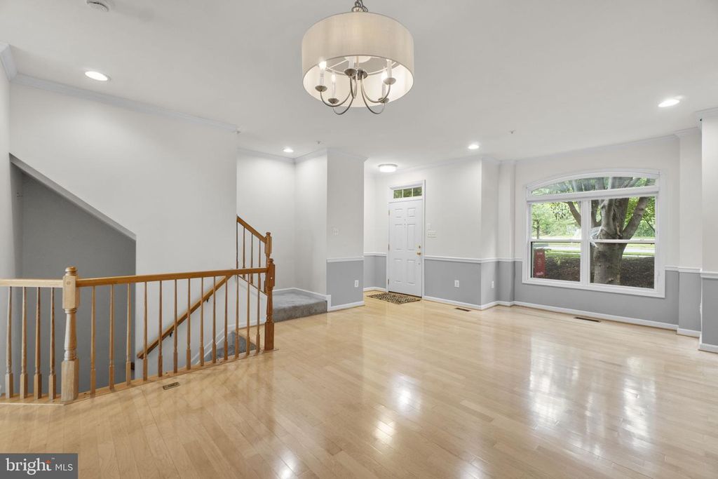 Image 7 of property listing at 10228 RUTLAND ROUND RD #26, Columbia, MD 21044