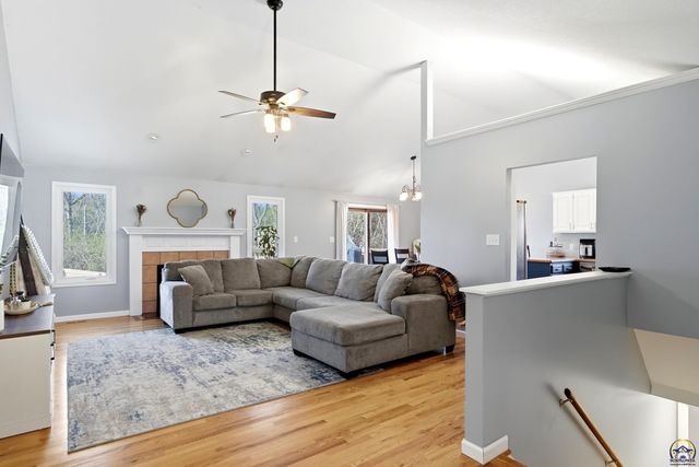 5225 NW Arroyo CT, Topeka, KS 66618