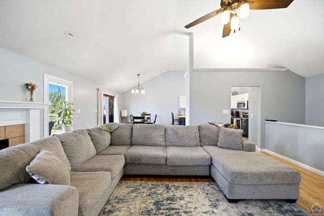 5225 NW Arroyo CT, Topeka, KS 66618