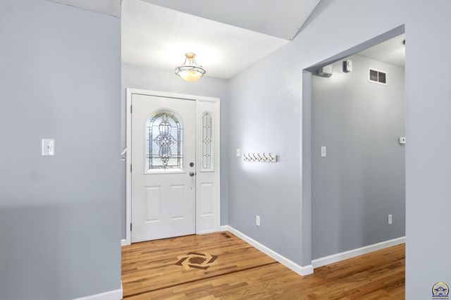 5225 NW Arroyo CT, Topeka, KS 66618