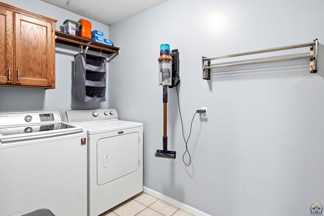 5225 NW Arroyo CT, Topeka, KS 66618