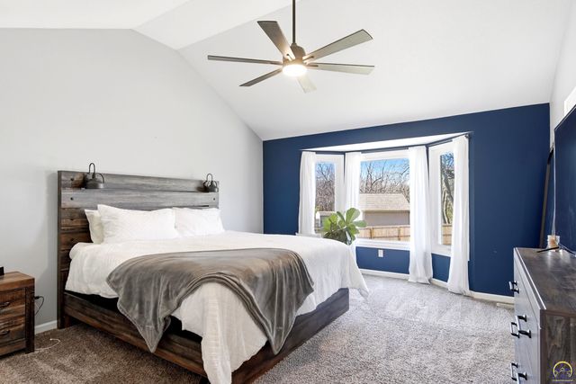 5225 NW Arroyo CT, Topeka, KS 66618