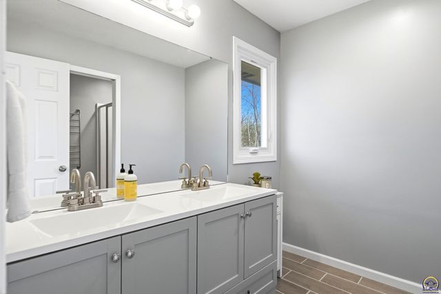 5225 NW Arroyo CT, Topeka, KS 66618