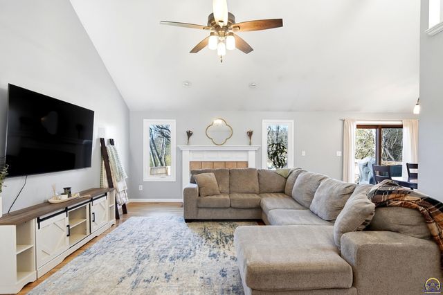 5225 NW Arroyo CT, Topeka, KS 66618