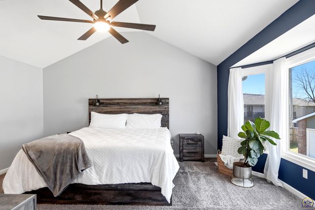 5225 NW Arroyo CT, Topeka, KS 66618