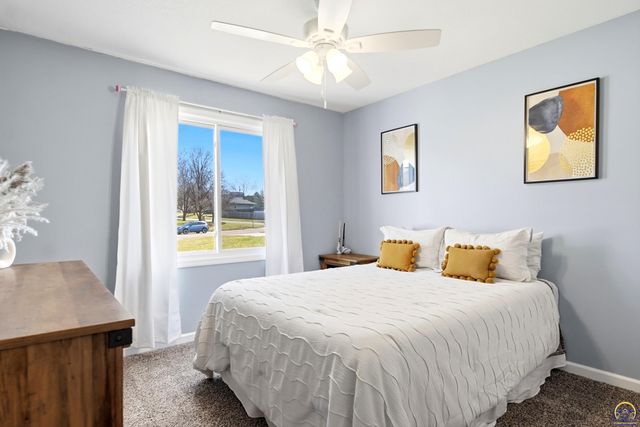 5225 NW Arroyo CT, Topeka, KS 66618