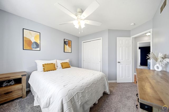 5225 NW Arroyo CT, Topeka, KS 66618