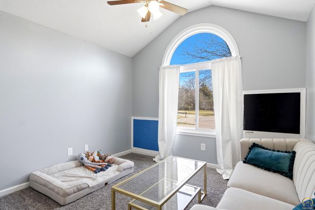 5225 NW Arroyo CT, Topeka, KS 66618