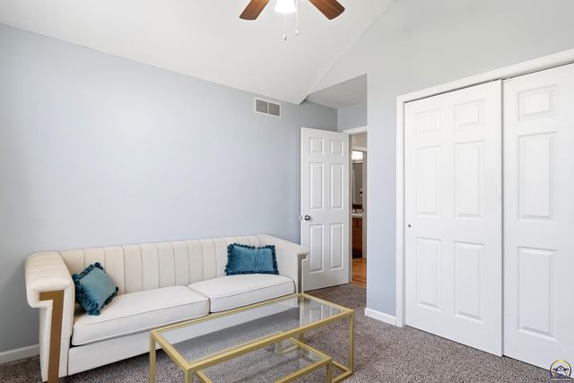 5225 NW Arroyo CT, Topeka, KS 66618