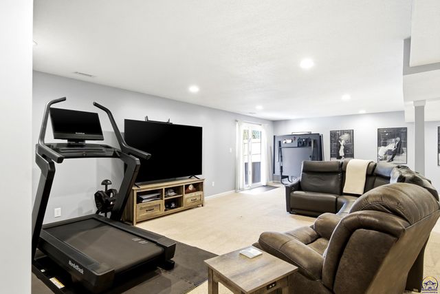 5225 NW Arroyo CT, Topeka, KS 66618