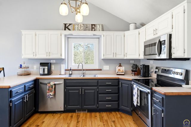 5225 NW Arroyo CT, Topeka, KS 66618