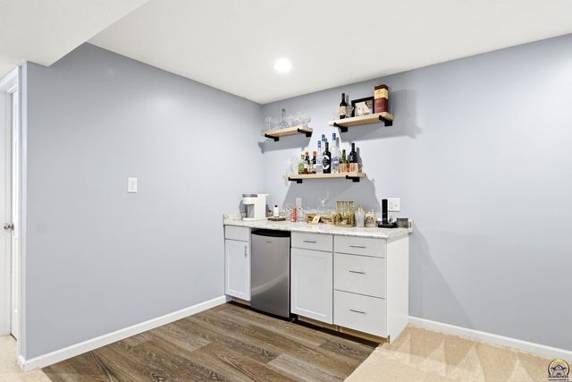 5225 NW Arroyo CT, Topeka, KS 66618