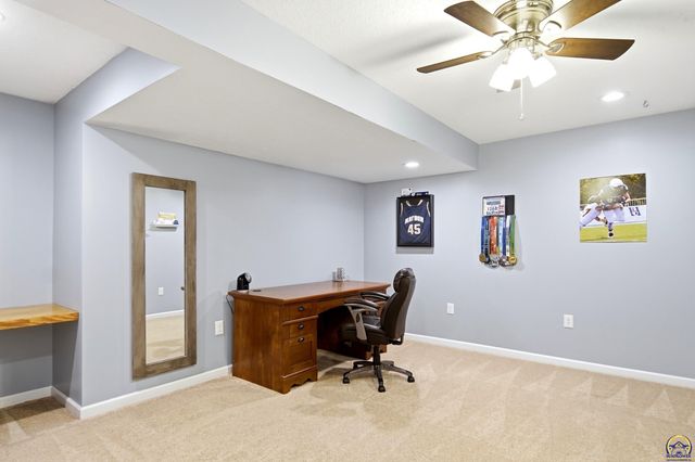 5225 NW Arroyo CT, Topeka, KS 66618