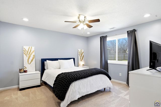 5225 NW Arroyo CT, Topeka, KS 66618