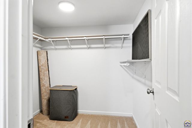 5225 NW Arroyo CT, Topeka, KS 66618