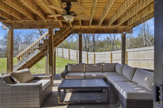 5225 NW Arroyo CT, Topeka, KS 66618