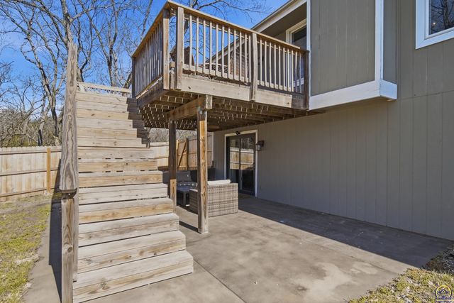 5225 NW Arroyo CT, Topeka, KS 66618