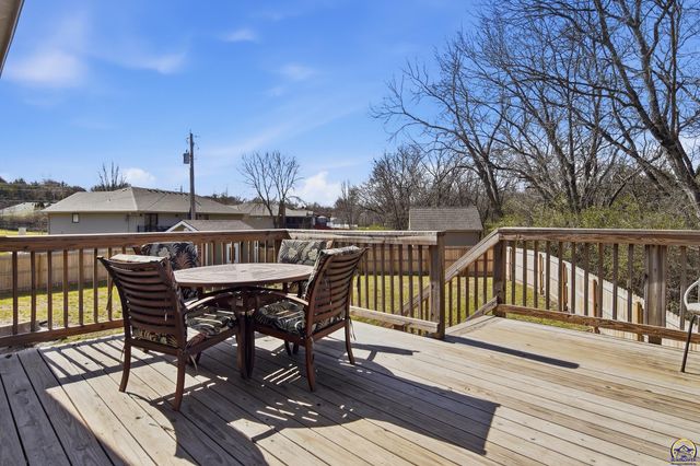 5225 NW Arroyo CT, Topeka, KS 66618