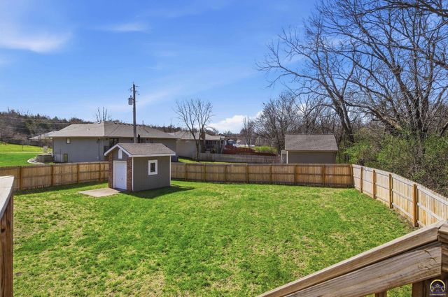 5225 NW Arroyo CT, Topeka, KS 66618