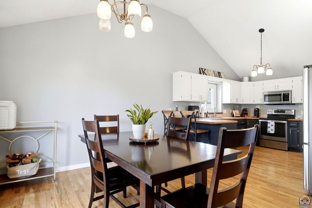 5225 NW Arroyo CT, Topeka, KS 66618