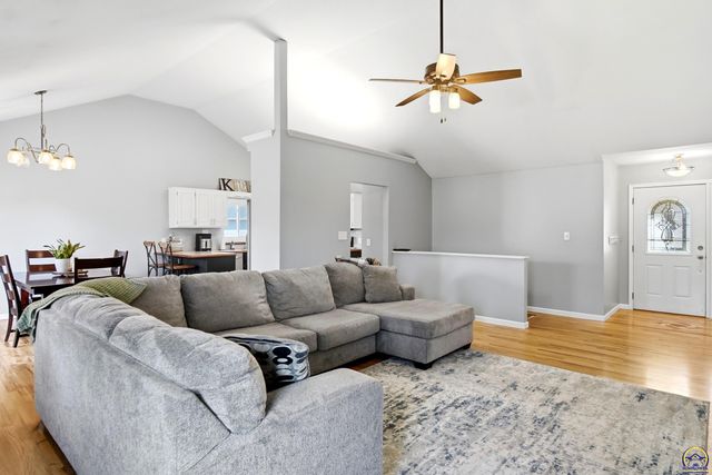 5225 NW Arroyo CT, Topeka, KS 66618