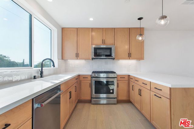 11222 W Lyon Lane 10, North Hollywood, CA 91606