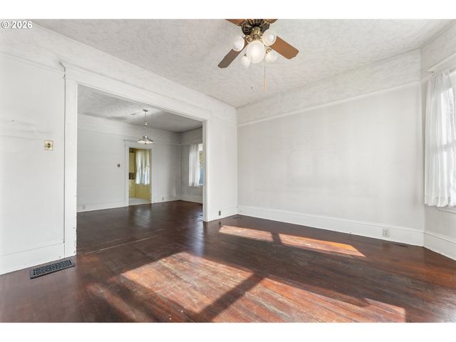 4835 Se KELLY St, Portland, OR 97206