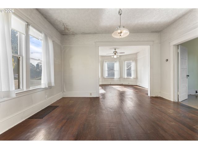 4835 Se KELLY St, Portland, OR 97206