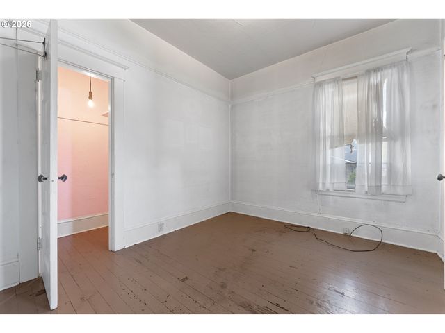 4835 Se KELLY St, Portland, OR 97206