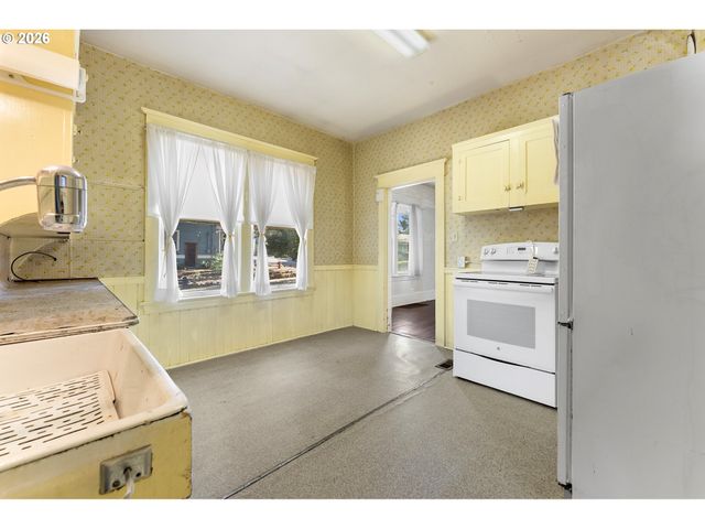4835 Se KELLY St, Portland, OR 97206